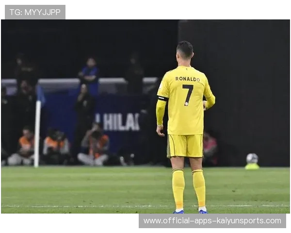 C罗终场前压哨破门,胜利全场沸腾,c罗 躲